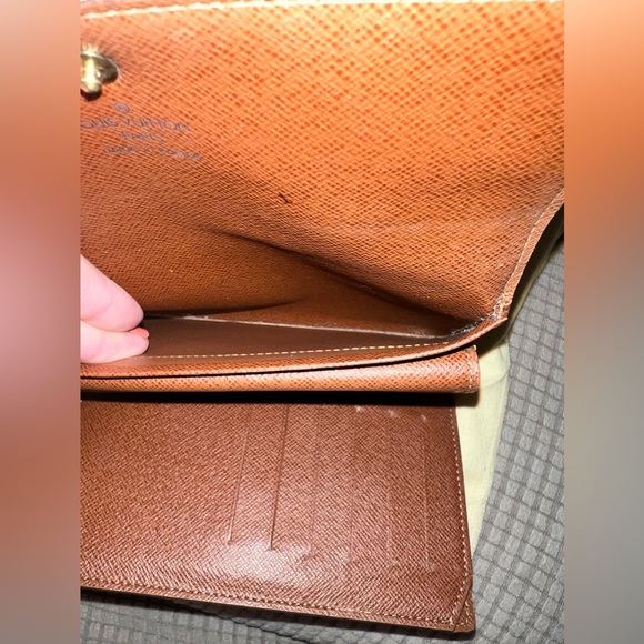 LOUIS VUITTON VINTAGE WALLET - Picture 7 of 13